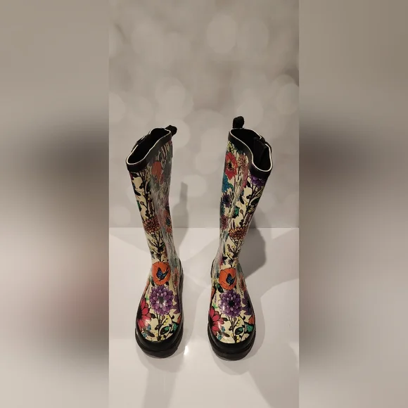 Floral Rainboots - EXCELLENT condition - Picture 4 of 8